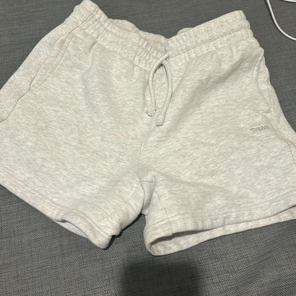 Aritzia boyfriend fit sweatshorts
